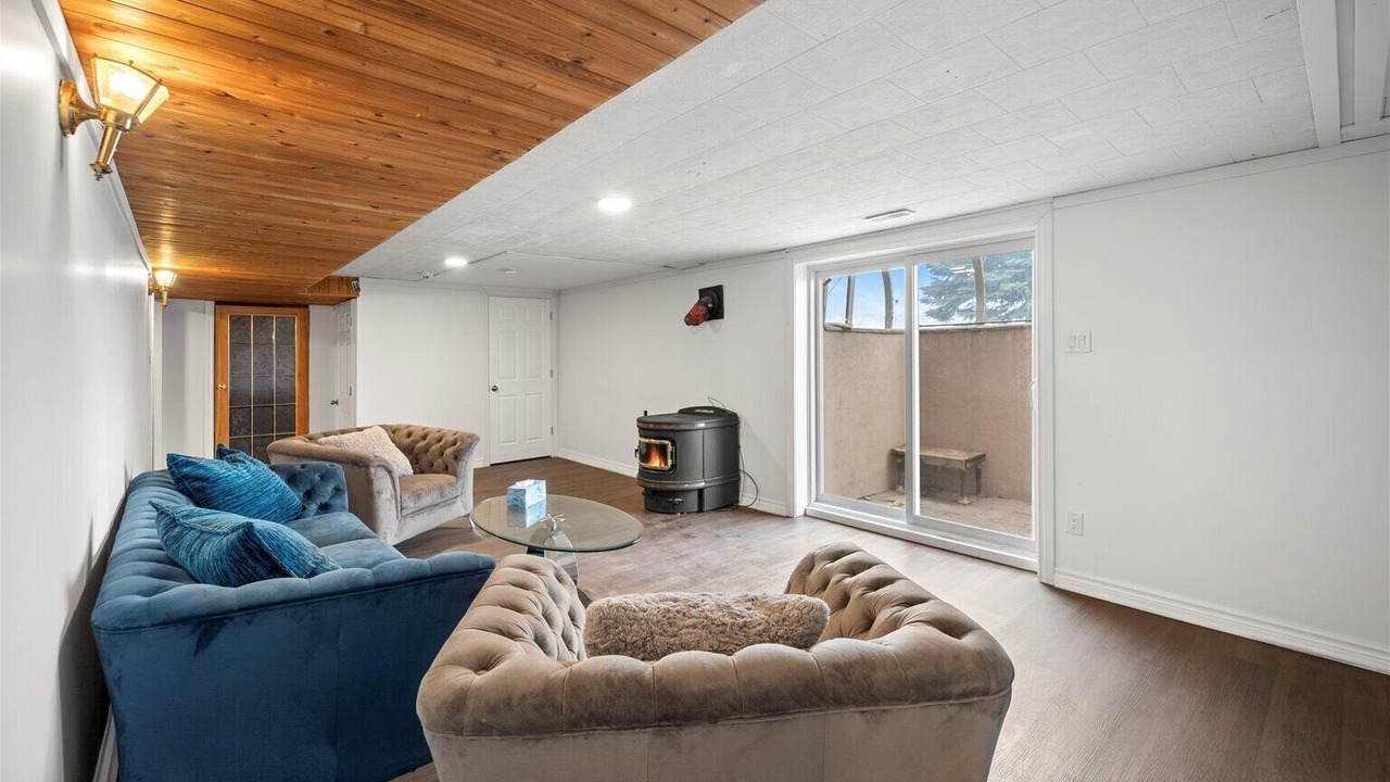 Photo of Livingroom in Port McNicoll