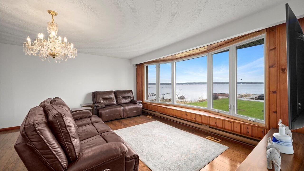 Photo of Livingroom in Port McNicoll