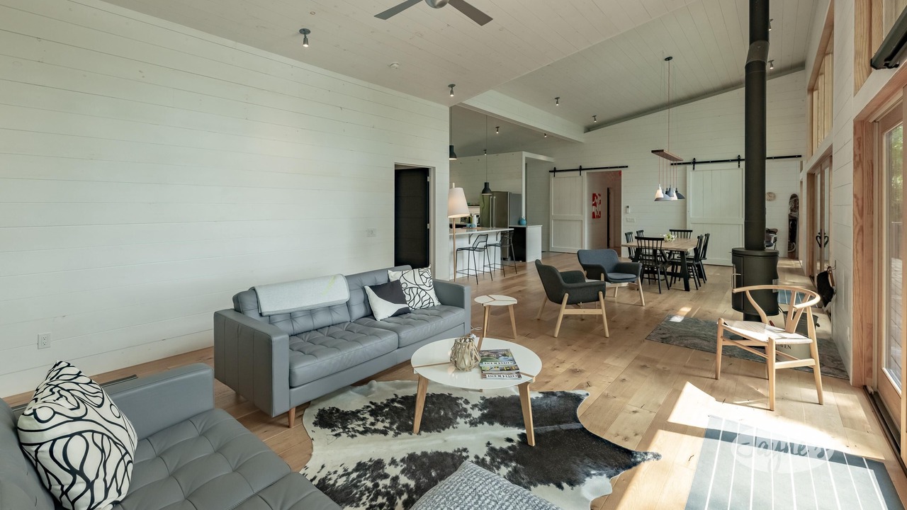 Photo of Livingroom in Lake of Bays