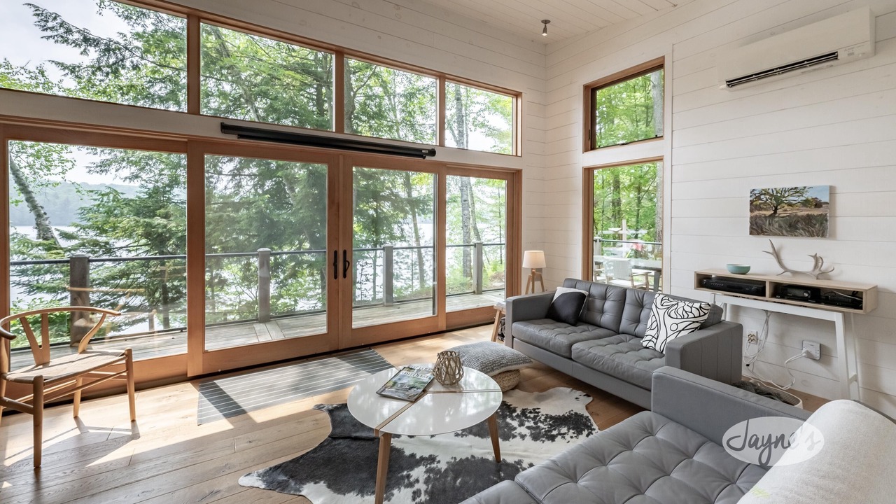 Photo of Livingroom in Lake of Bays