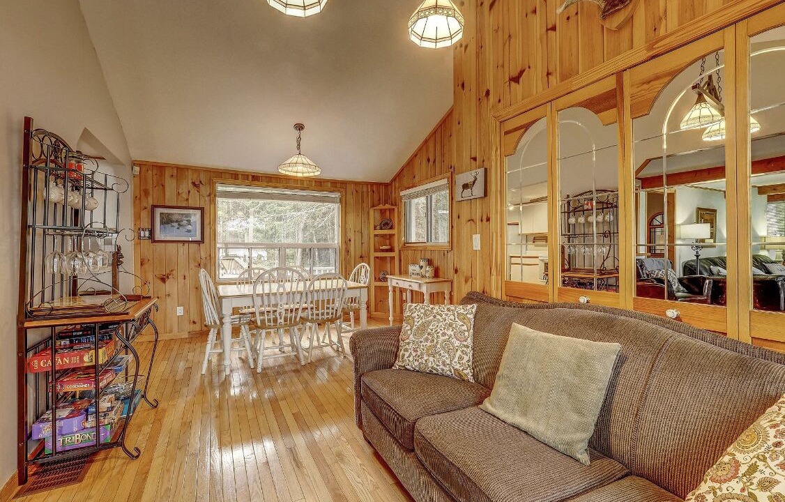 Photo of Livingroom in Head Lake