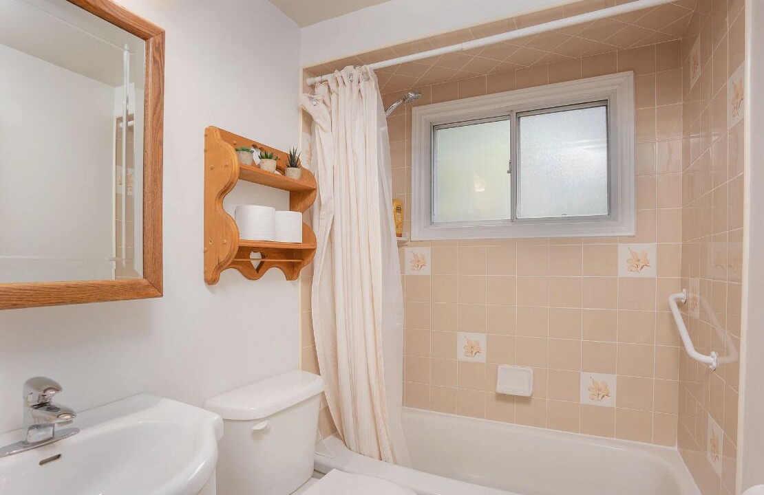 Photo of Bathroom in Head Lake