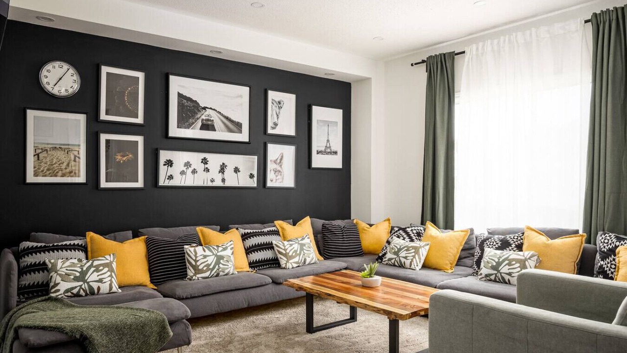Photo of Livingroom in Durham Region