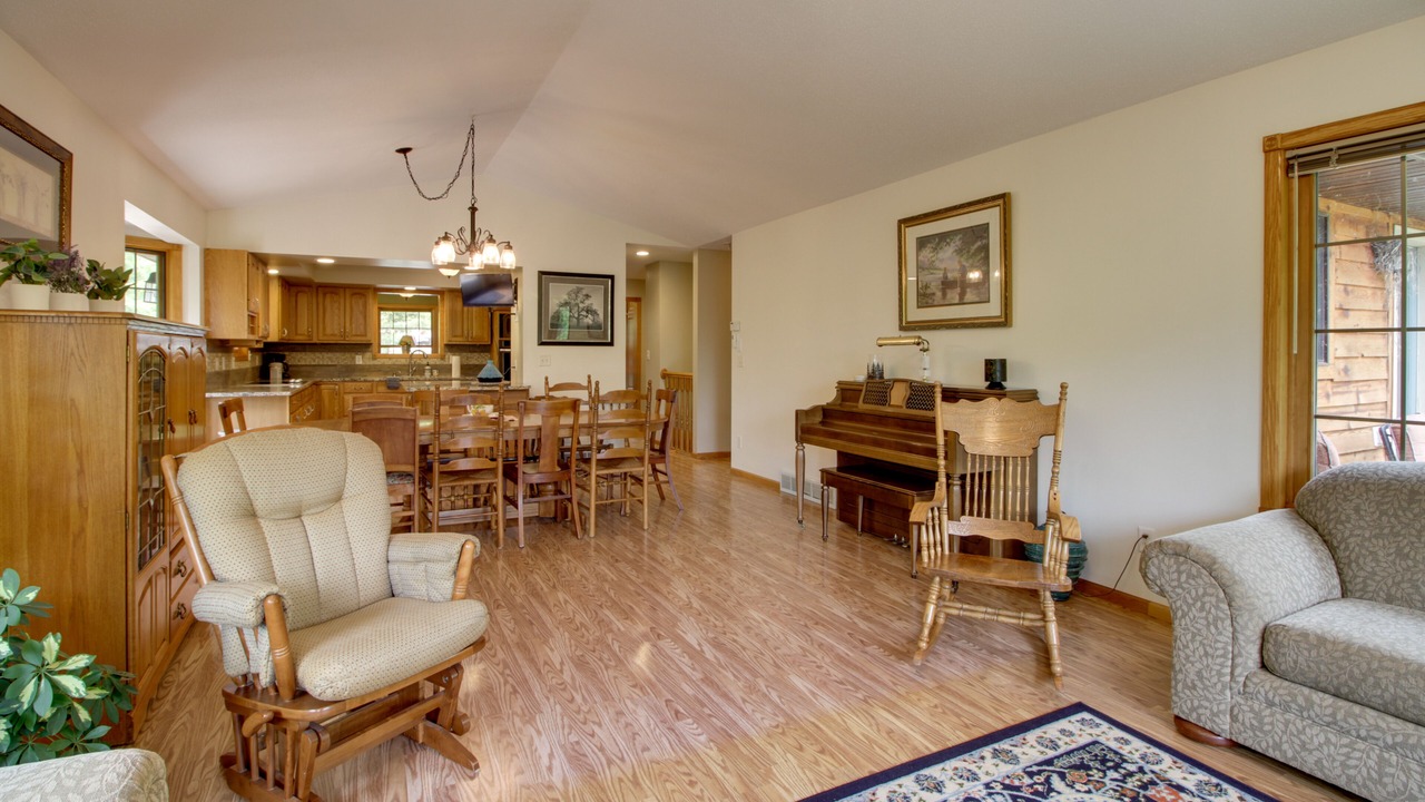 Photo of Livingroom in Frazee