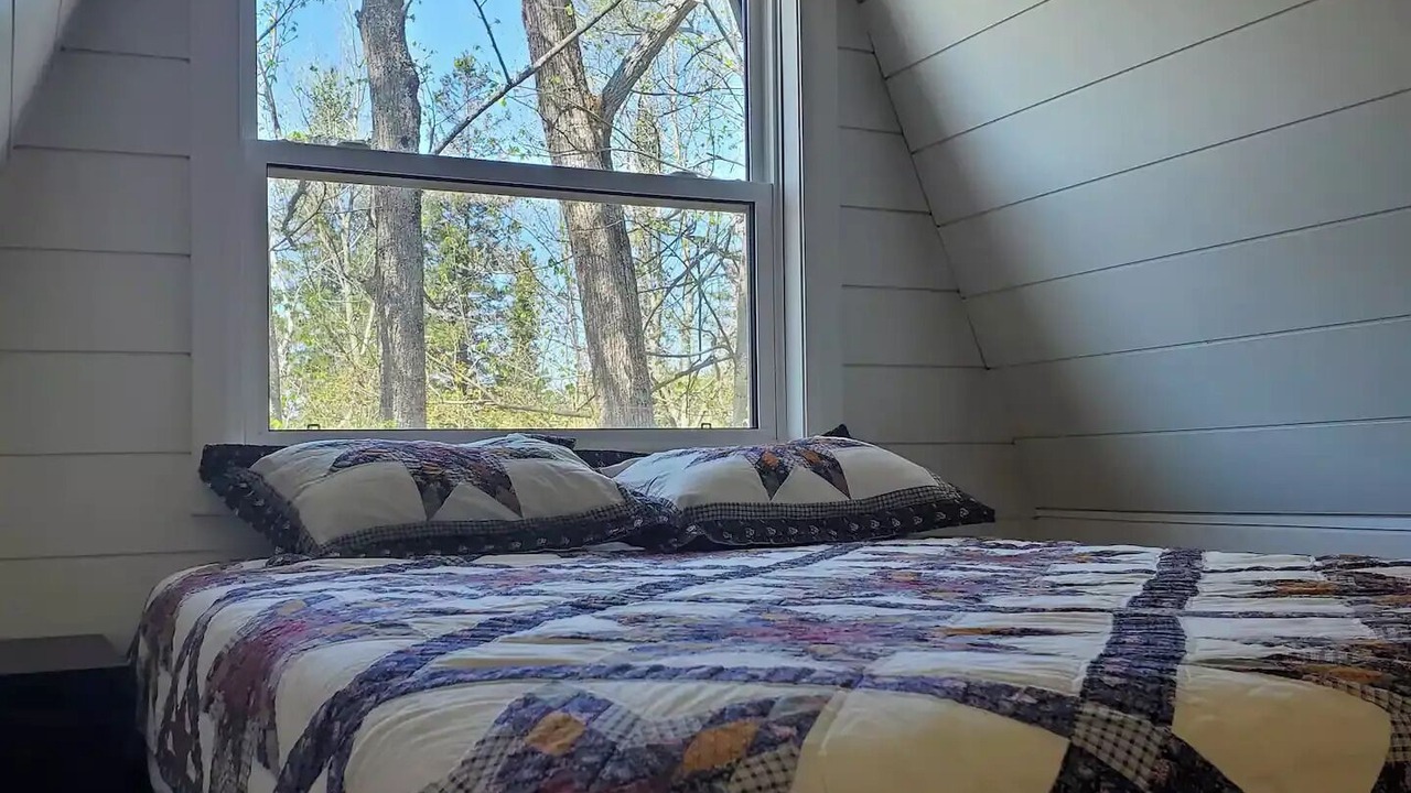 Photo of Bedroom in Magnetawan