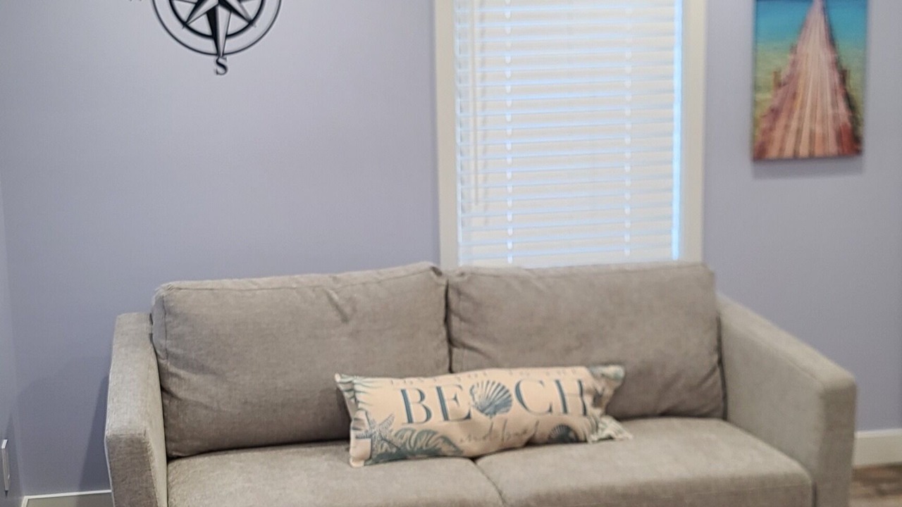 Photo of Livingroom in East Side Pioneers