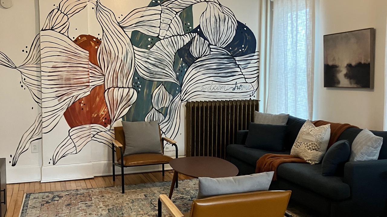 Photo of Livingroom in Summit - University