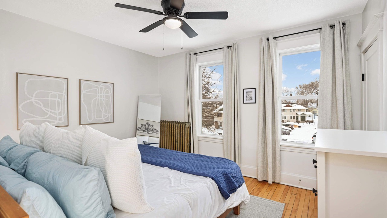 Photo of Bedroom in Summit - University