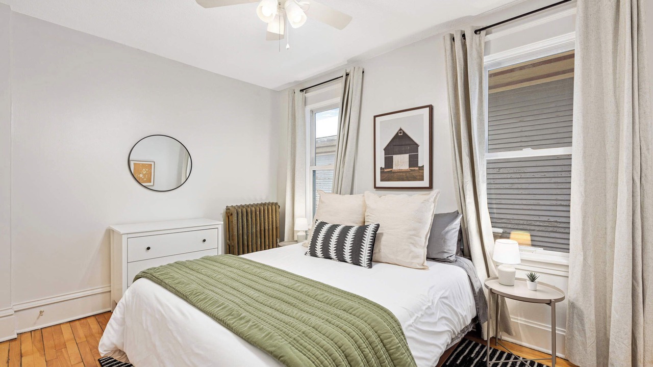 Photo of Bedroom in Summit - University