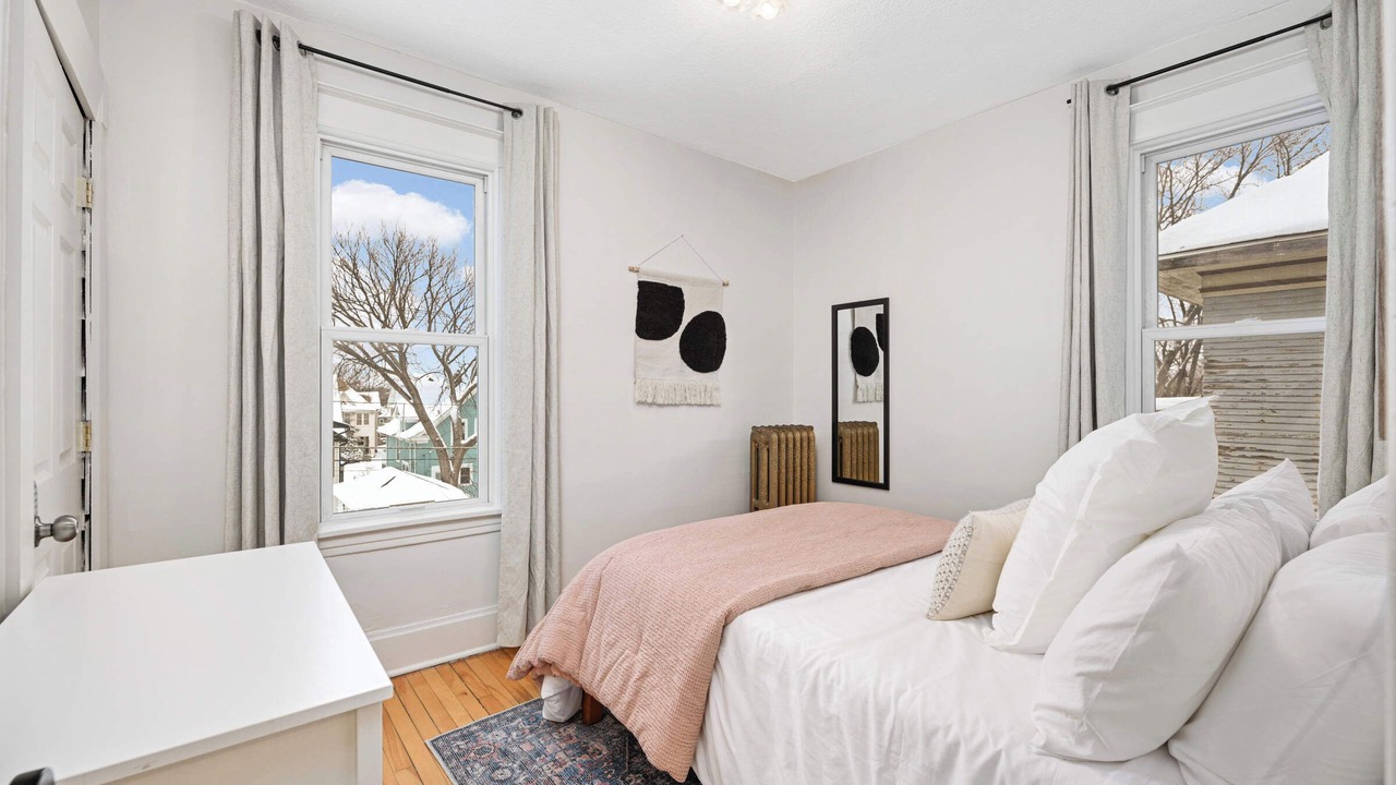 Photo of Bedroom in Summit - University