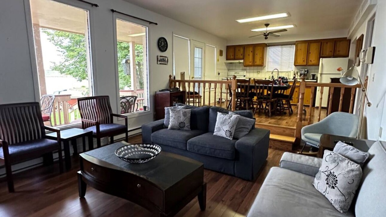 Photo of Livingroom in Lindsay