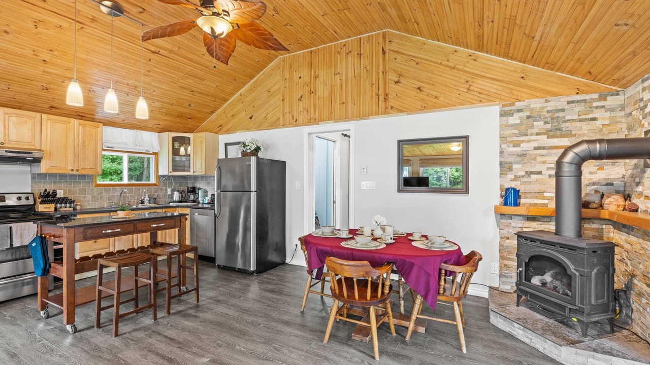 Photo of Livingroom in Rideau Lakes