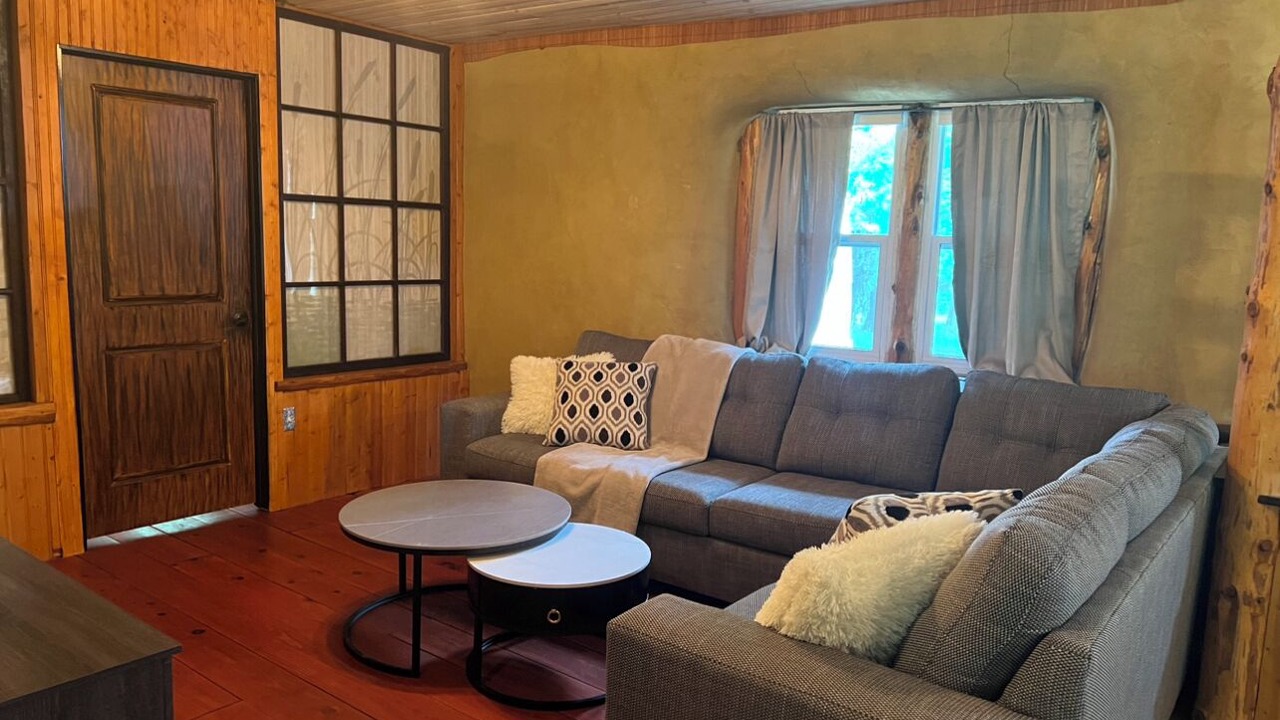 Photo of Livingroom in Madoc