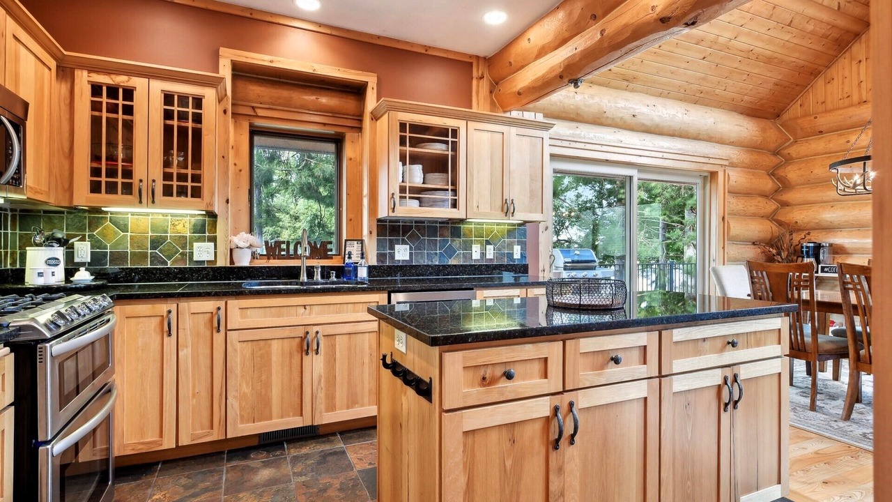 Photo of Kitchen in Maple Lake