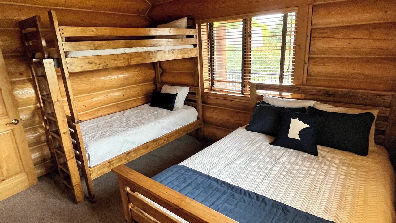 Photo of Bedroom in Maple Lake