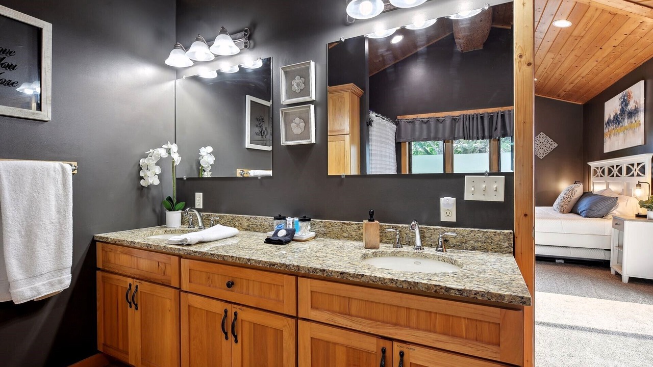 Photo of Bathroom in Maple Lake