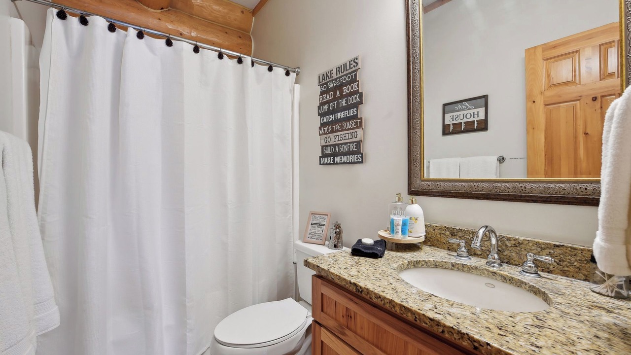 Photo of Bathroom in Maple Lake