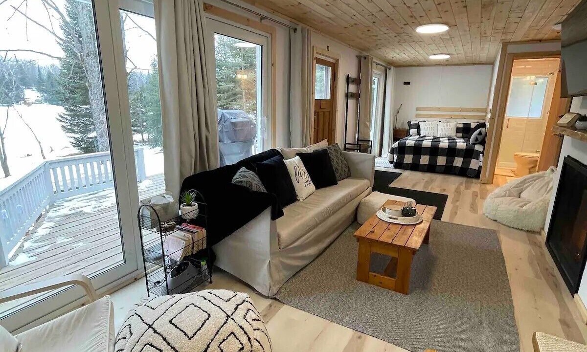 Photo of Livingroom in Irondale