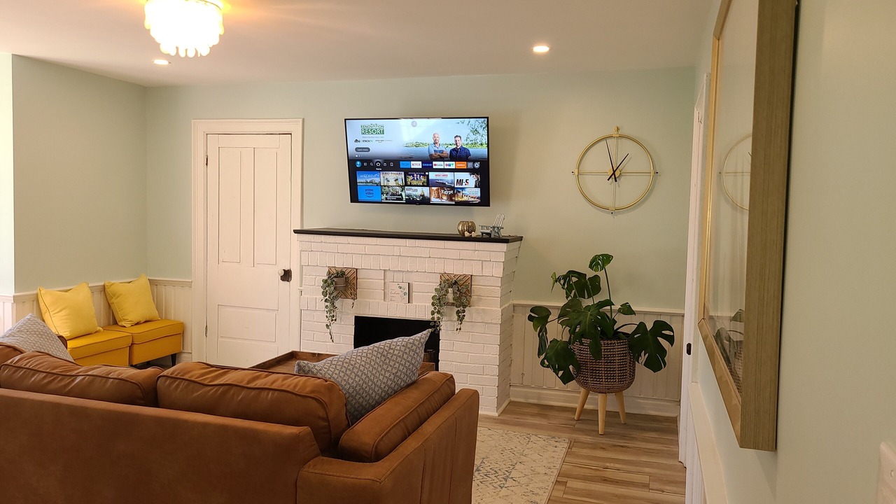 Photo of Livingroom in Port Dover