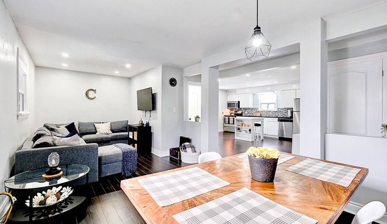 Photo of Livingroom in Brampton West