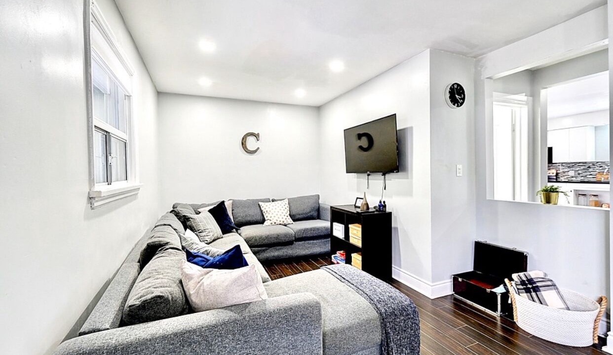 Photo of Livingroom in Brampton West