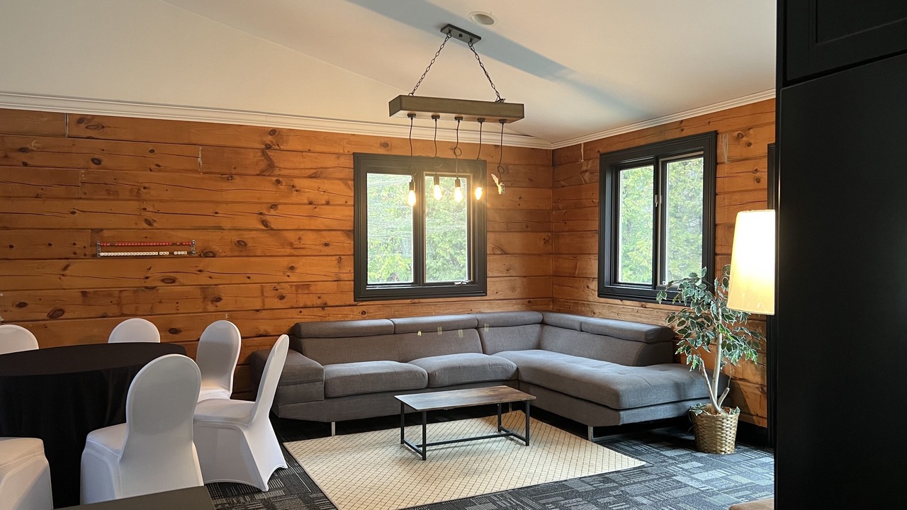 Photo of Livingroom in Caledon