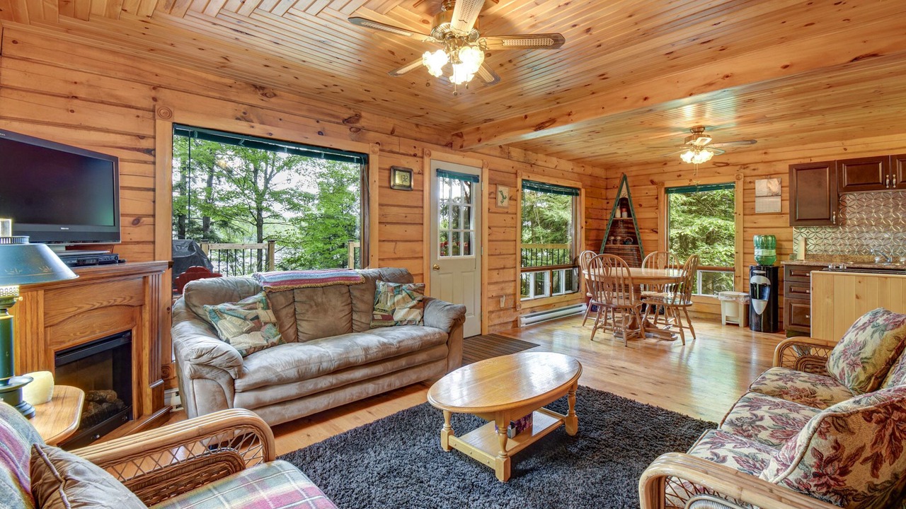 Photo of Livingroom in Marmora and Lake