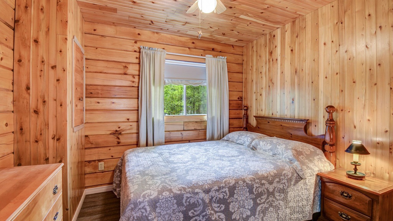 Photo of Bedroom in Marmora and Lake