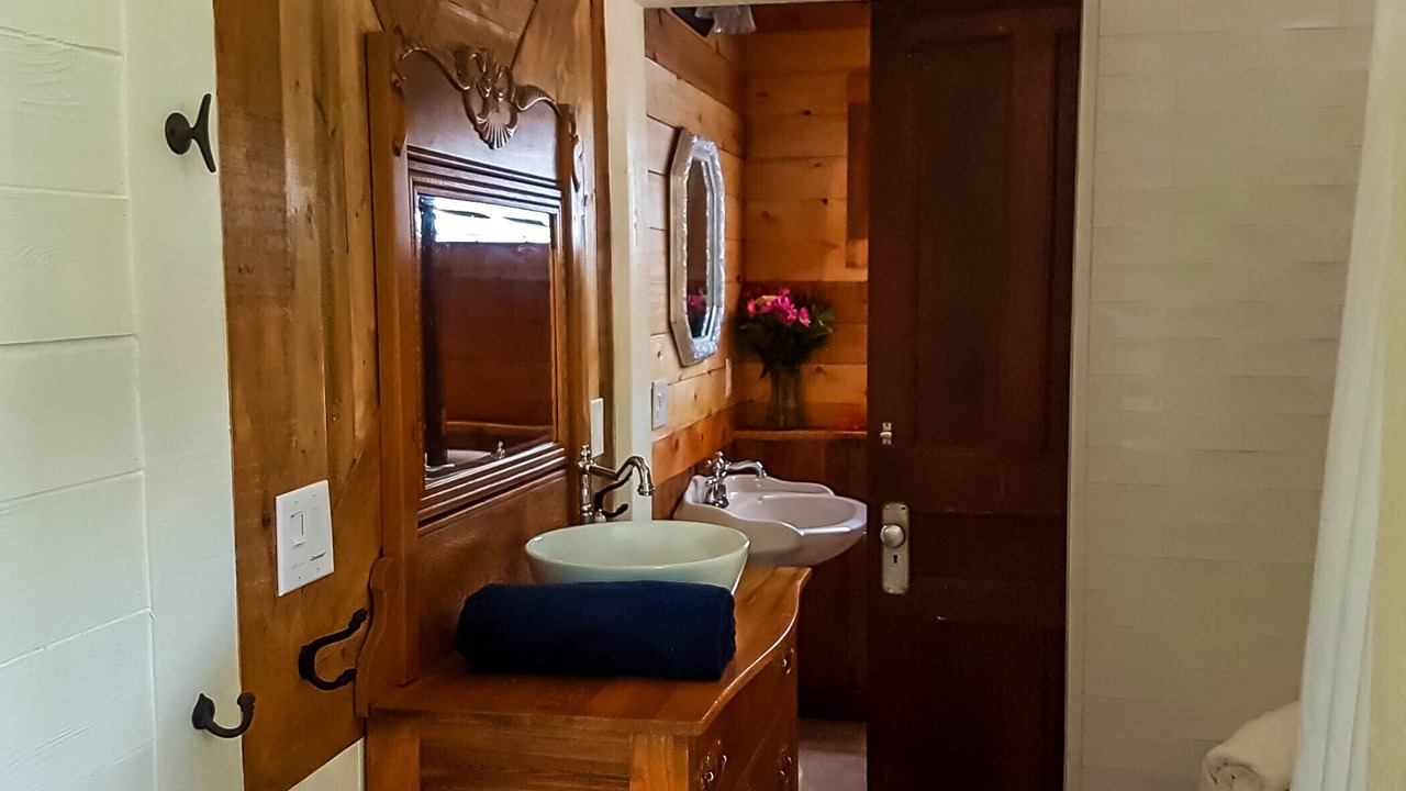 Photo of Bathroom in West Lincoln
