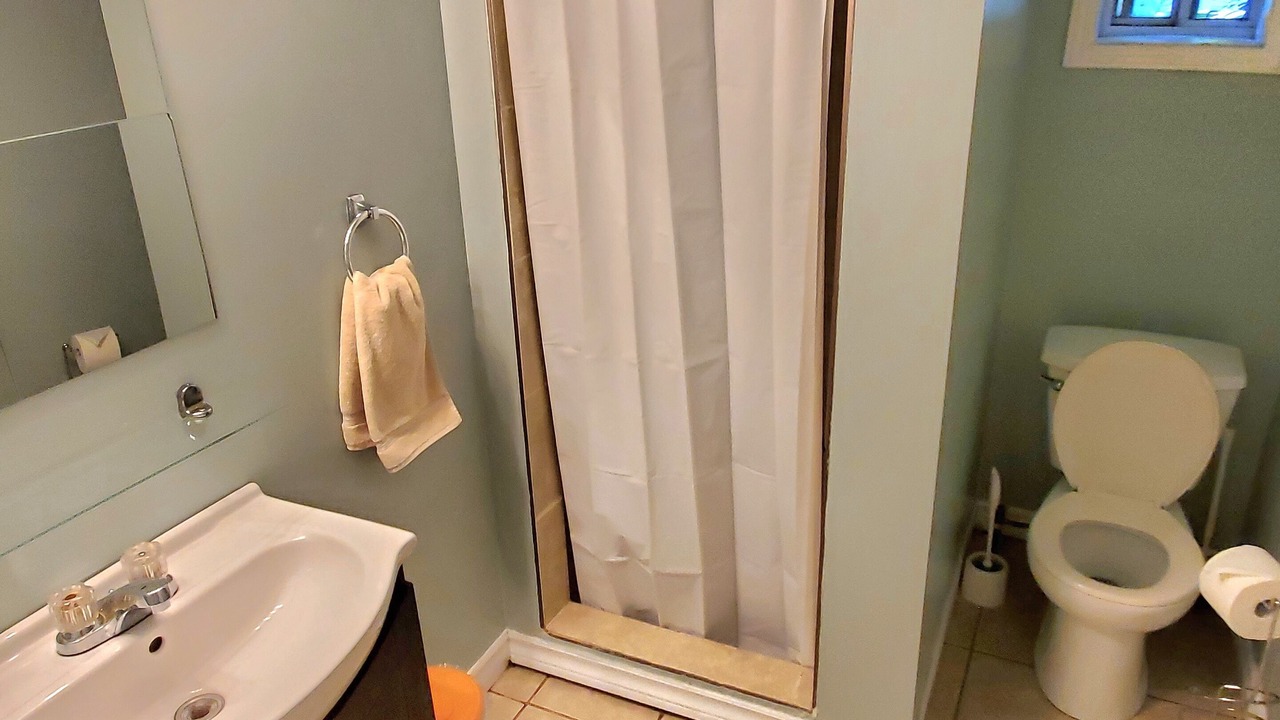 Photo of Bathroom in Woodbine Gardens