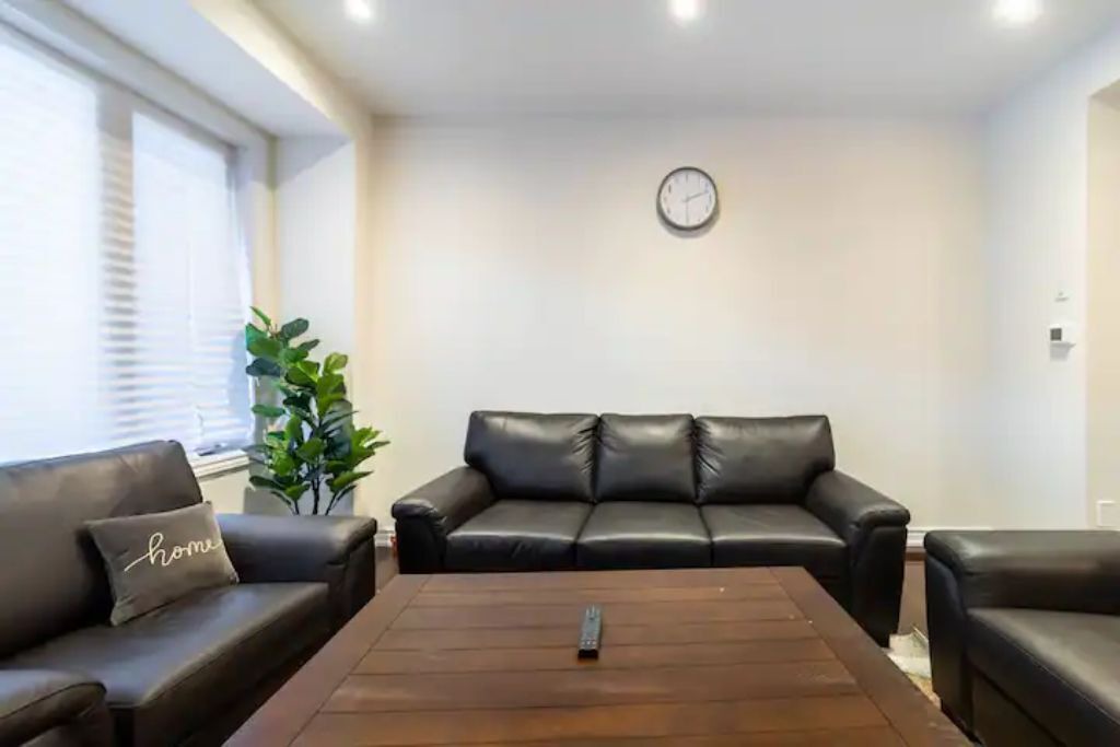 Photo of Livingroom in Ajax