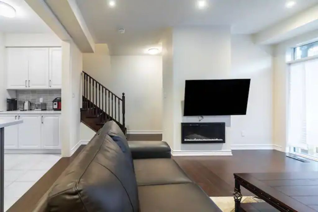 Photo of Livingroom in Ajax