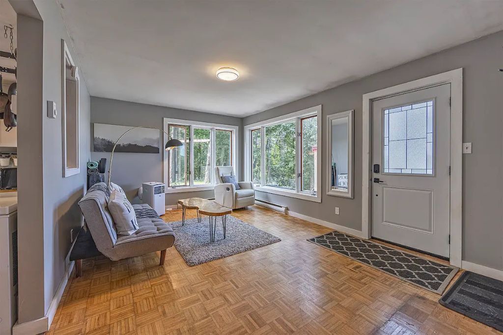 Photo of Livingroom in Frontenac