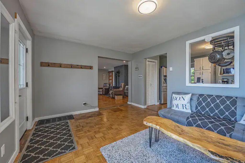 Photo of Livingroom in Frontenac