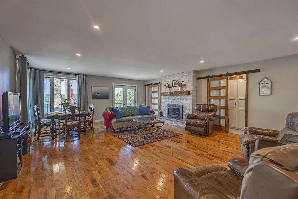 Photo of Livingroom in Frontenac
