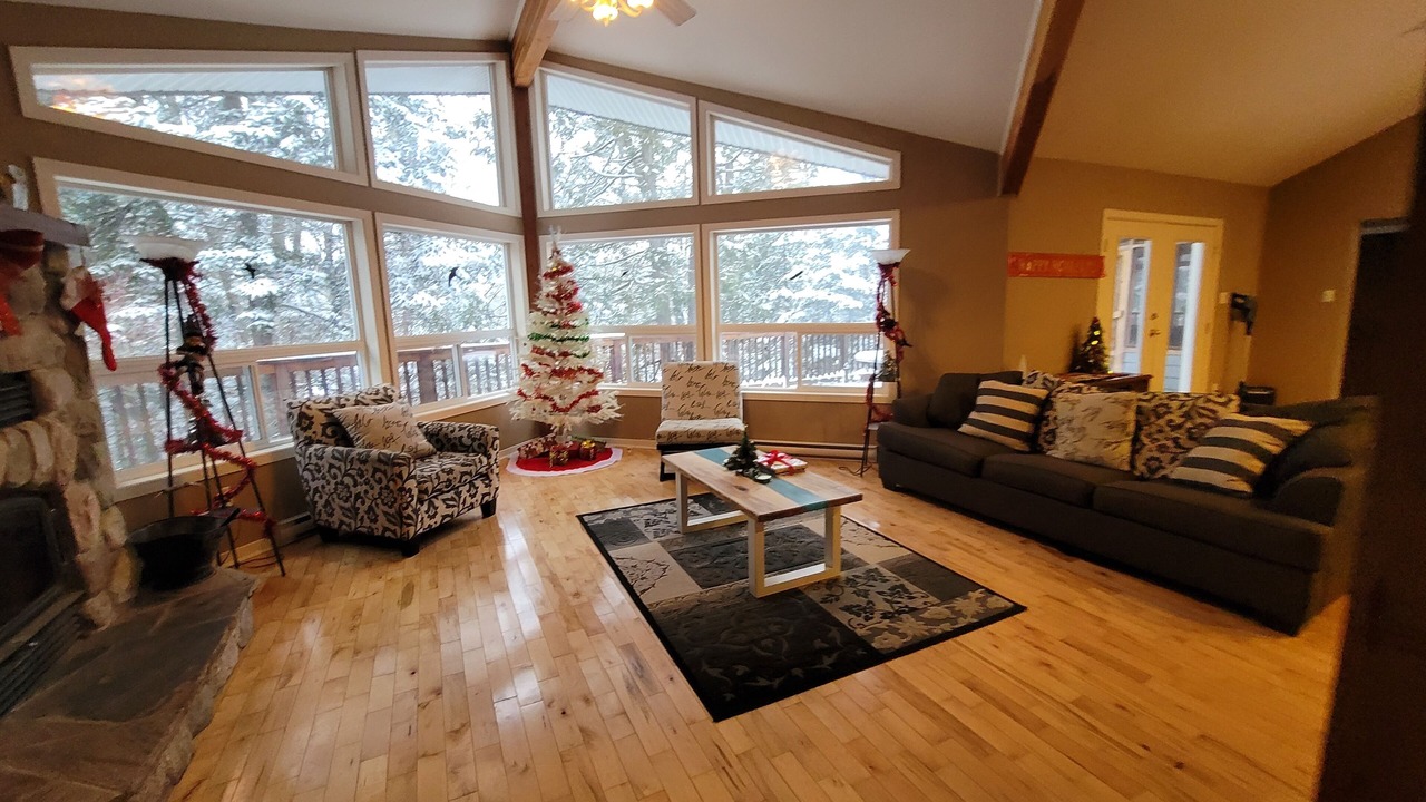 Photo of Livingroom in Haliburton