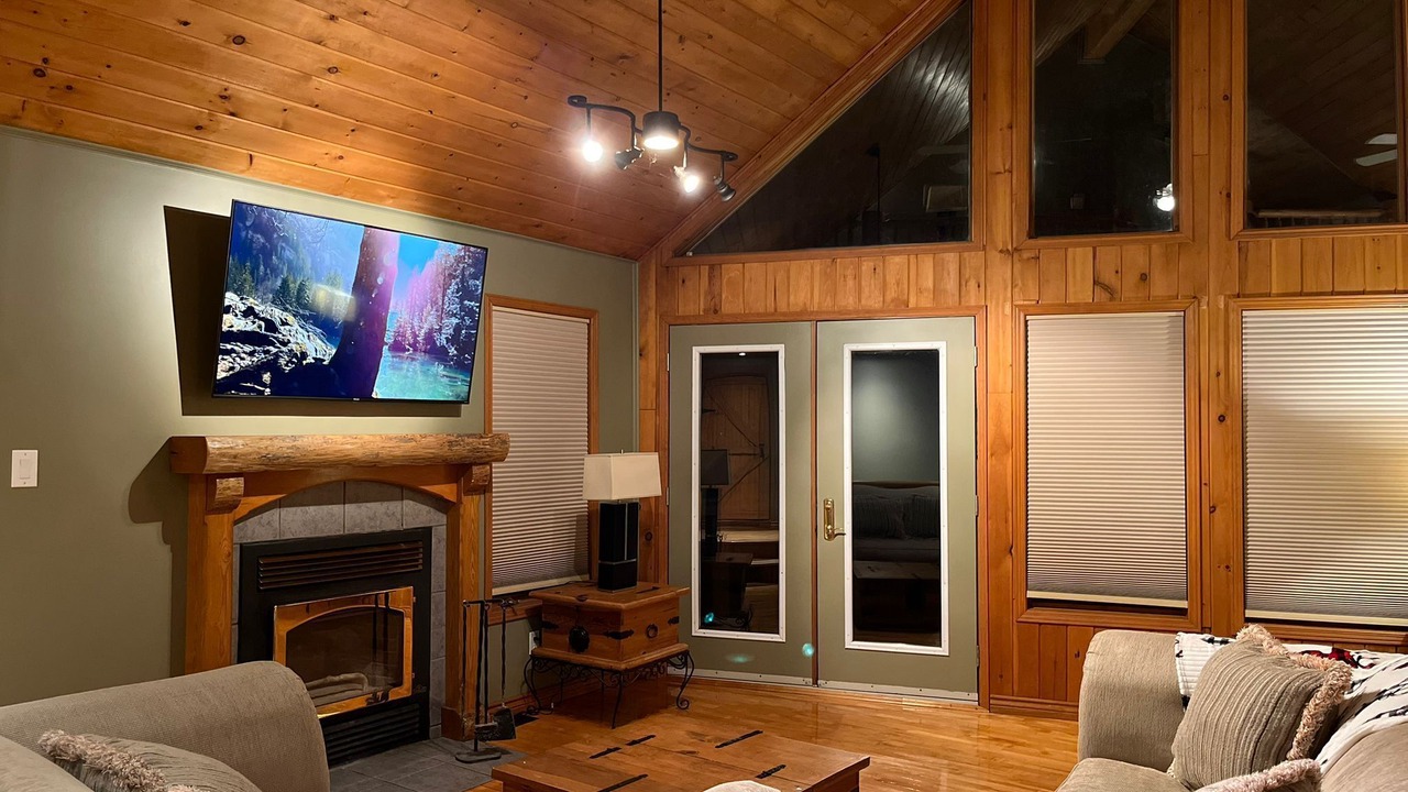 Photo of Livingroom in Laurentian Valley