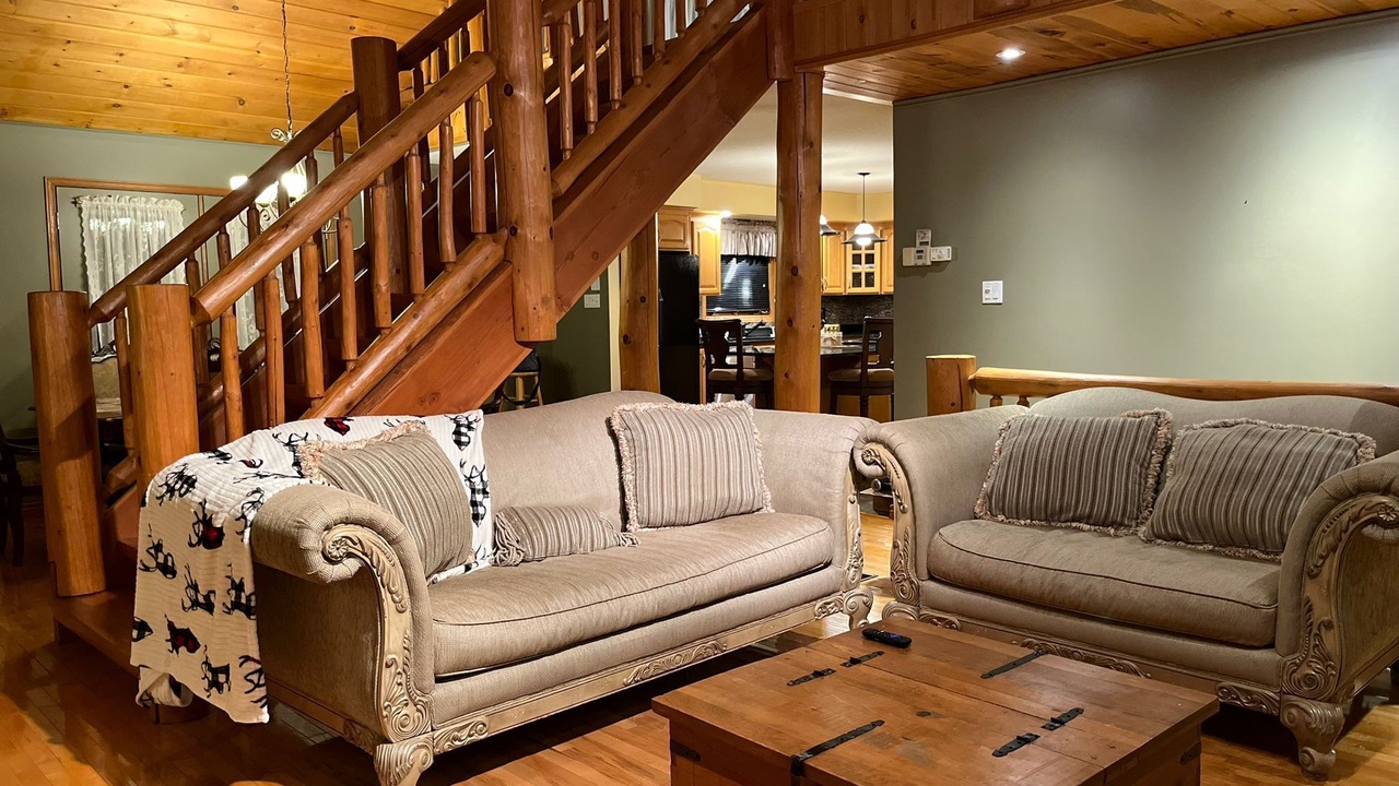 Photo of Livingroom in Laurentian Valley