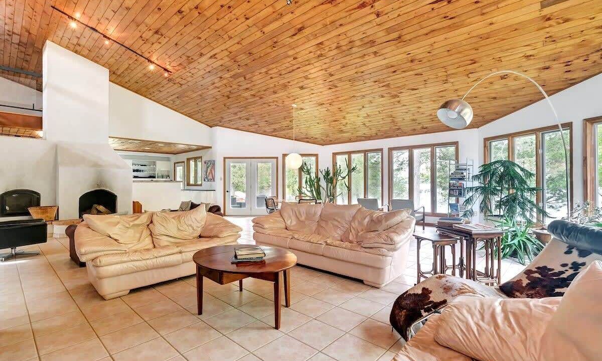 Photo of Livingroom in Leeds and the Thousand Islands