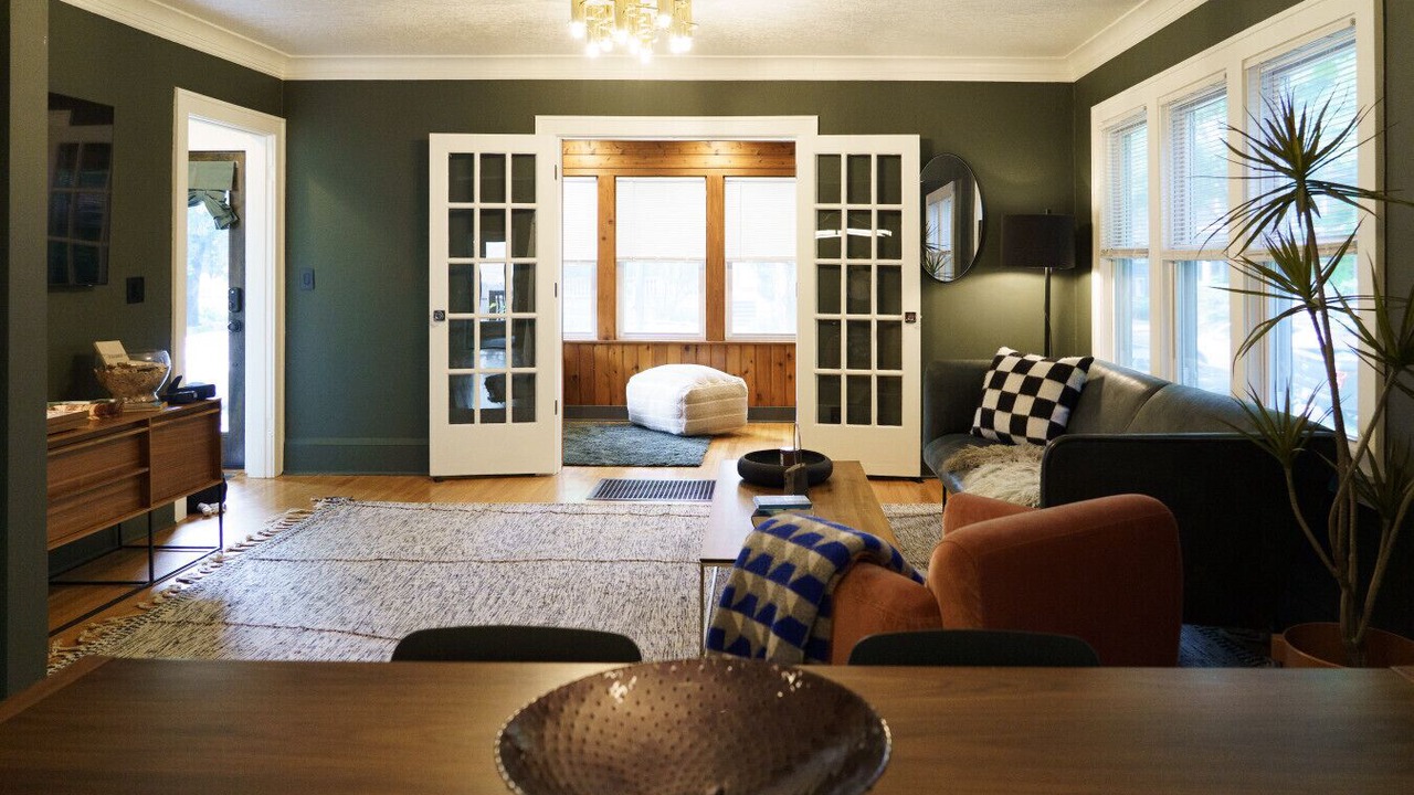 Photo of Livingroom in Summit - University