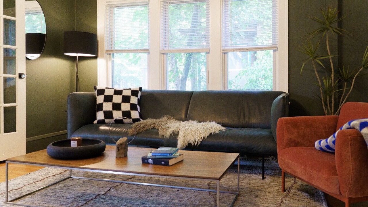 Photo of Livingroom in Summit - University