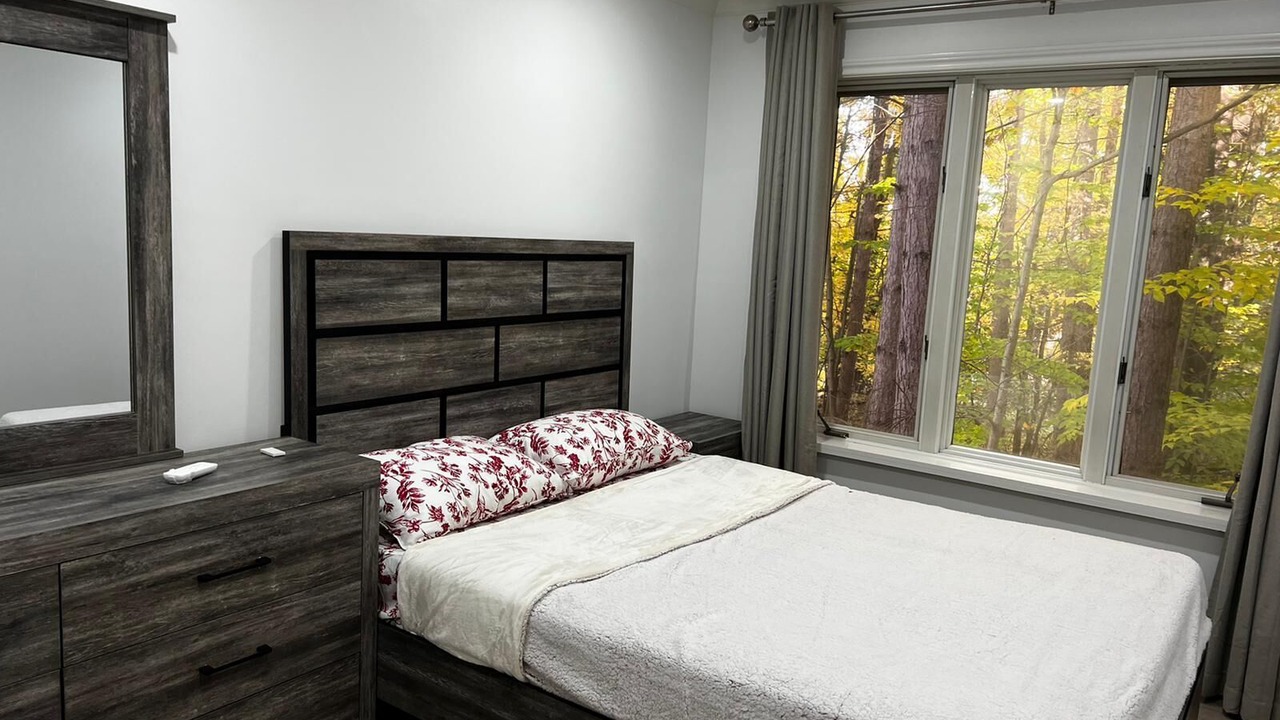 Photo of Bedroom in Bracebridge