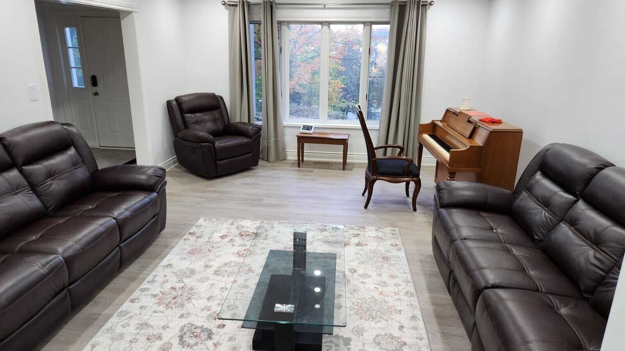 Photo of Livingroom in Bracebridge