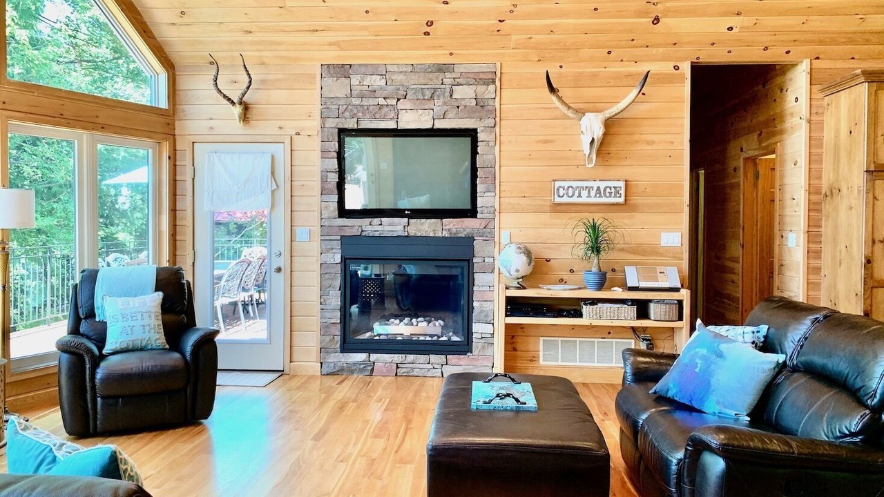 Photo of Livingroom in Scugog