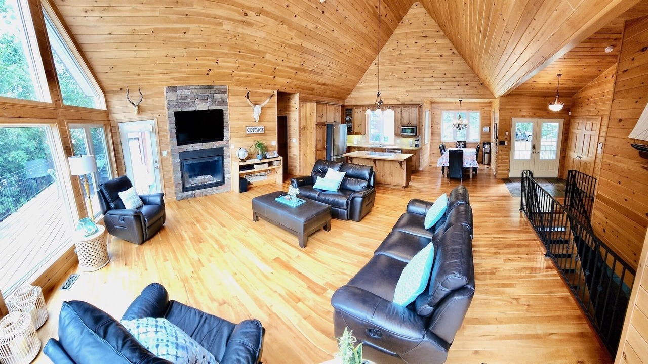 Photo of Livingroom in Scugog