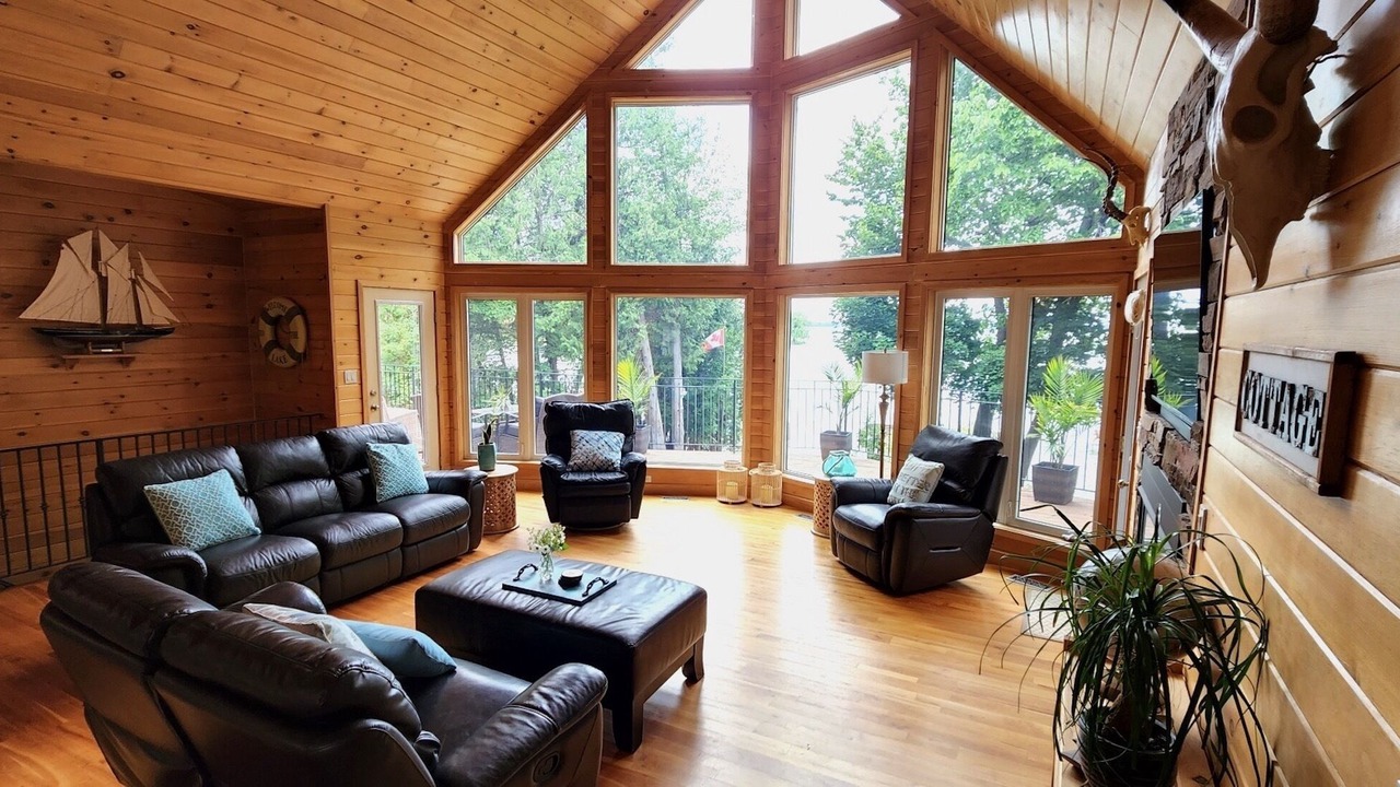 Photo of Livingroom in Scugog