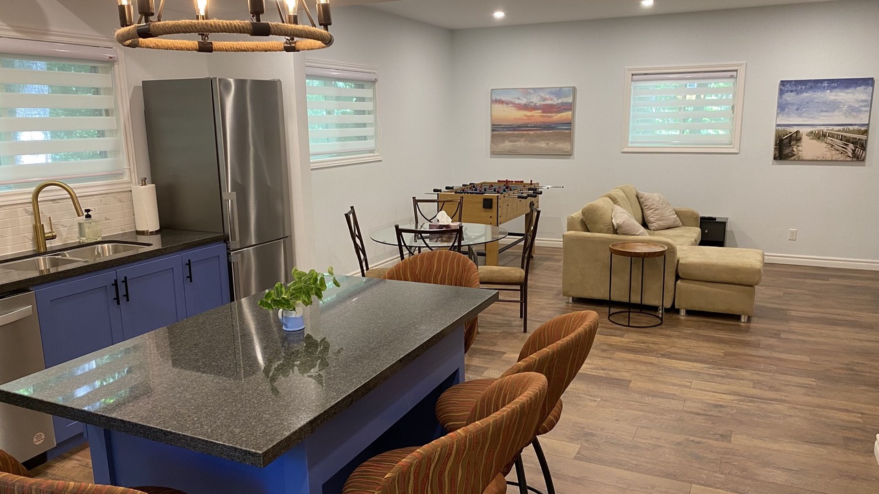 Photo of Livingroom in Grand Bend