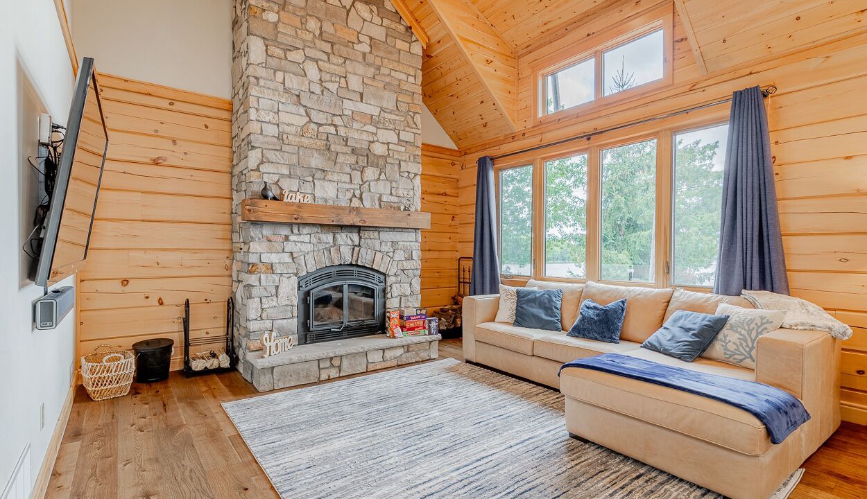 Photo of Livingroom in Bobcaygeon