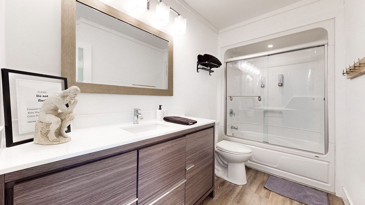 Photo of Bathroom in Grand Bend