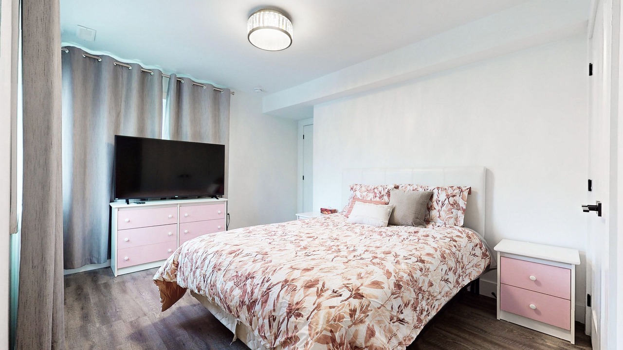 Photo of Bedroom in Grand Bend